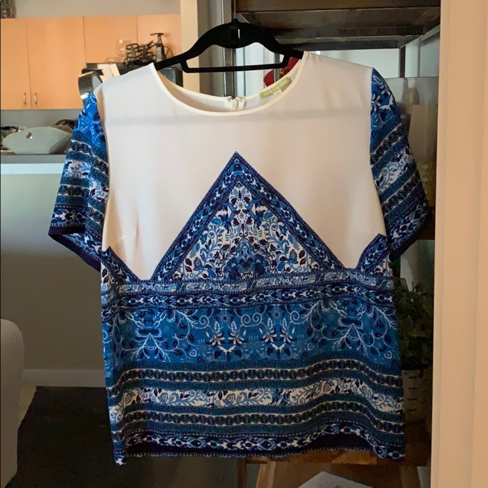 A cute blue and white top